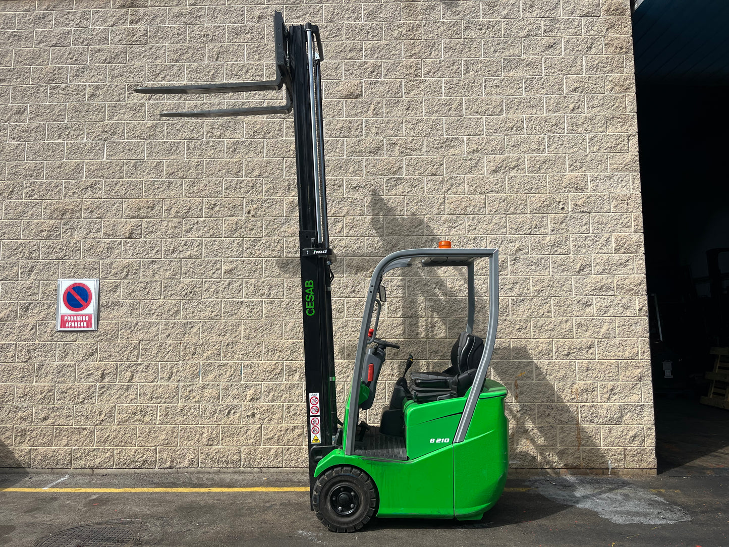 Carretilla Elevadora CESAB B 210