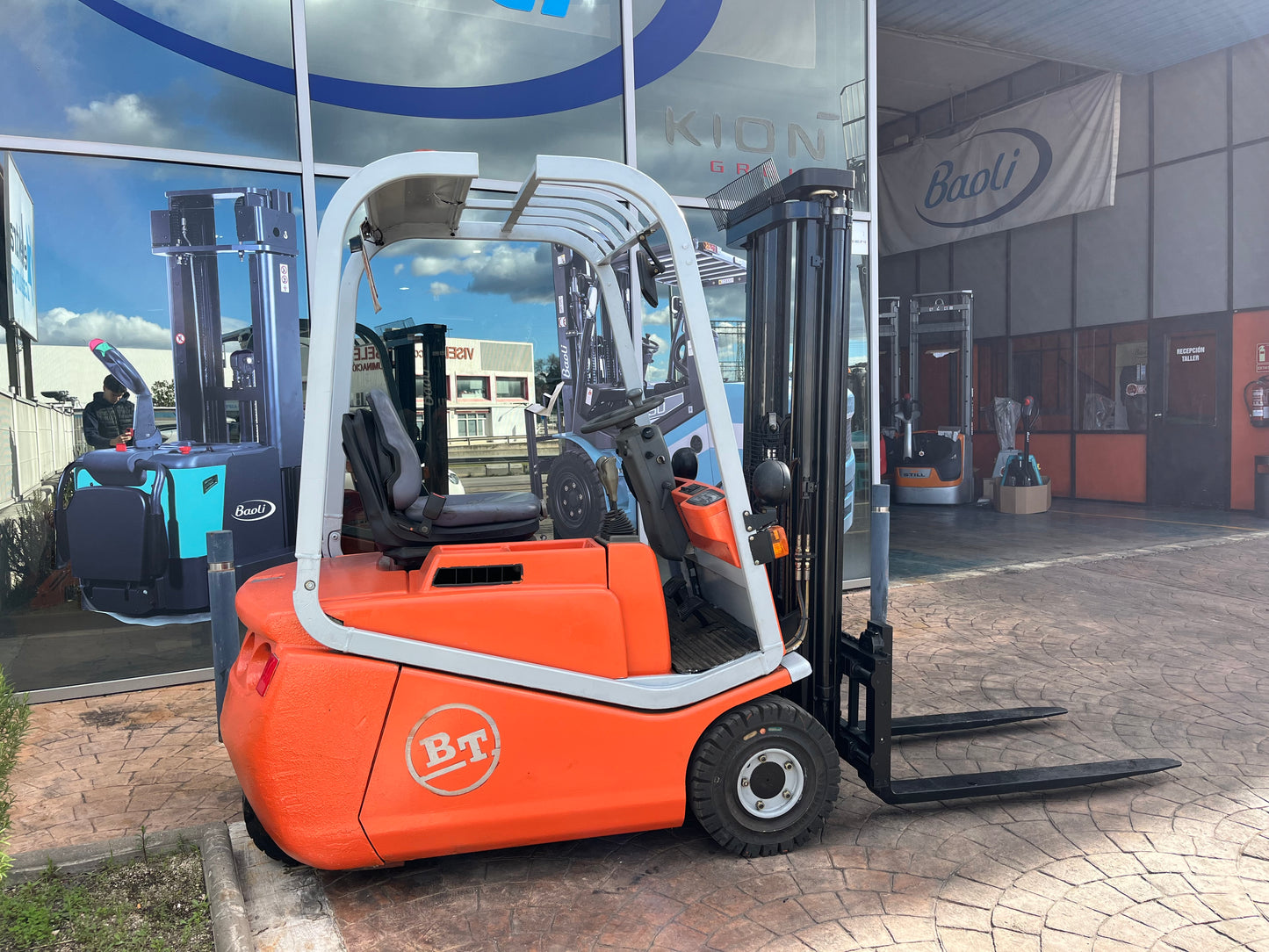 Carretilla Elevadora Matriculada BT CBE12