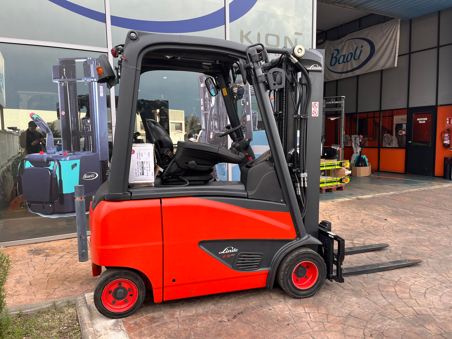 Carretilla Elevadora Linde E18PH-02