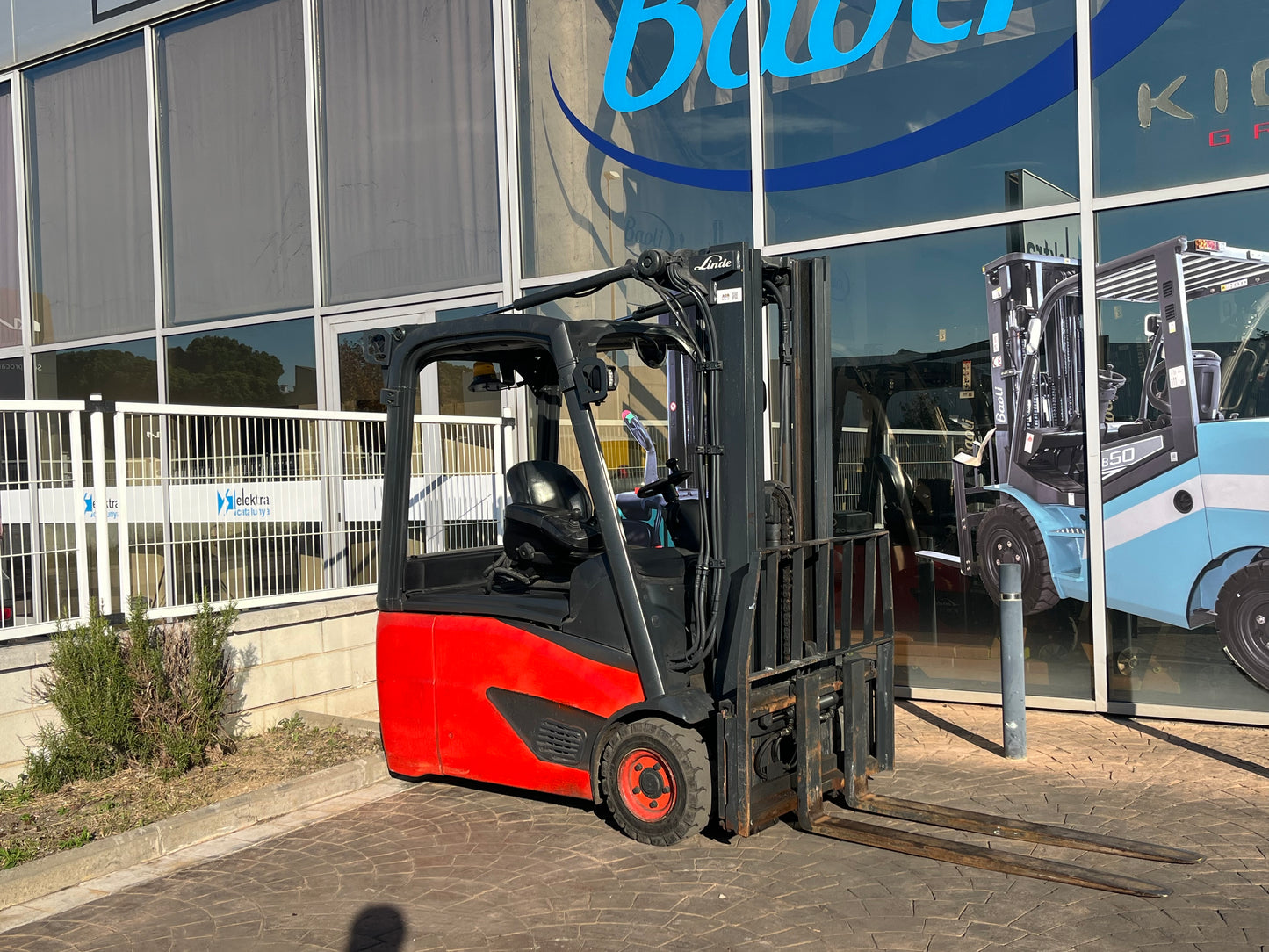 Linde E16-02 Forklift