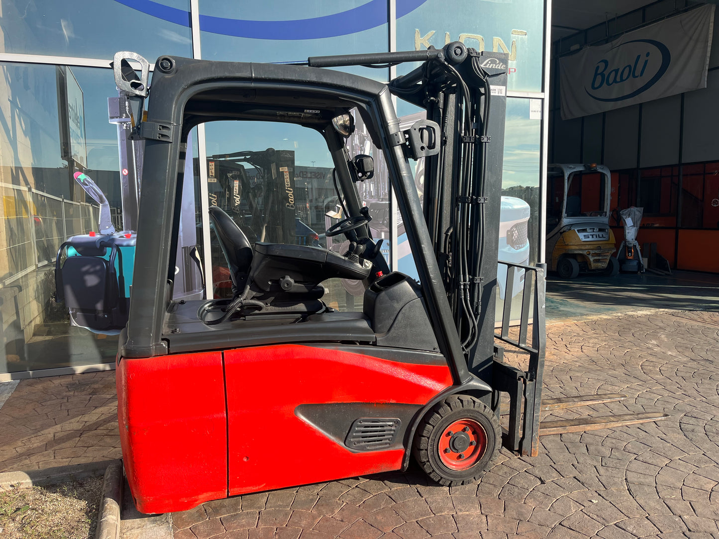 Linde E16-02 Forklift